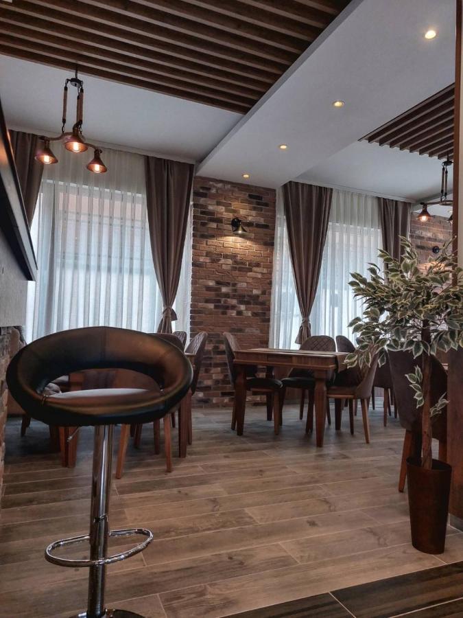 Eleon Motel Brezovice Bagian luar foto