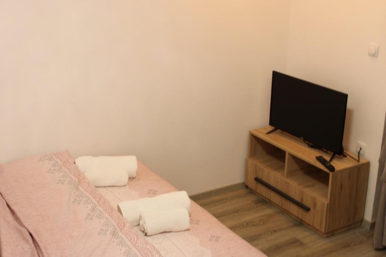 Eleon Motel Brezovice Bagian luar foto