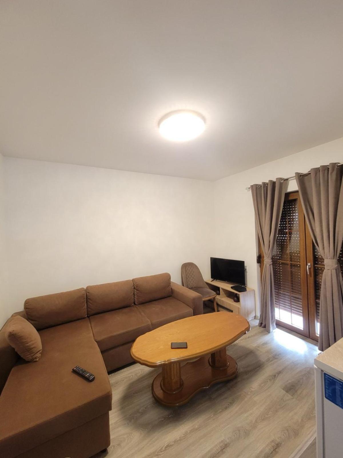 Eleon Motel Brezovice Bagian luar foto