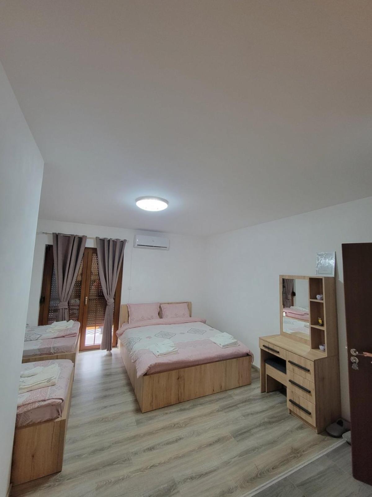 Eleon Motel Brezovice Bagian luar foto