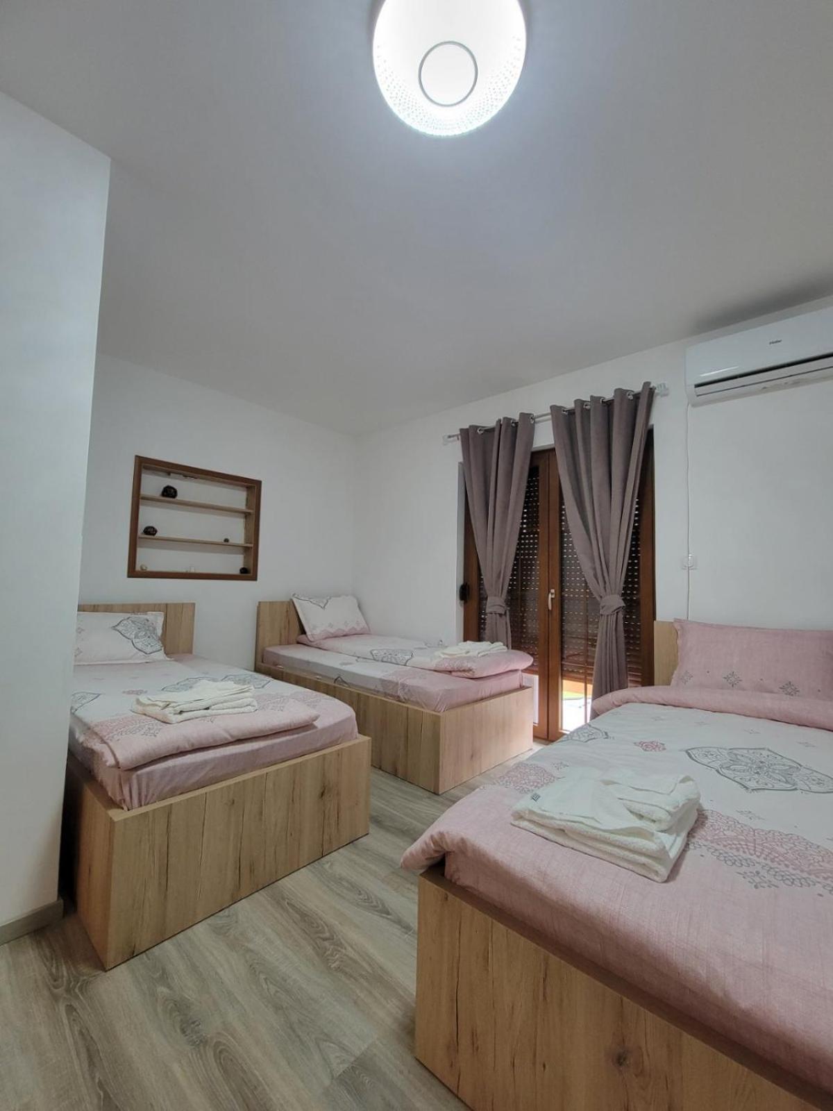 Eleon Motel Brezovice Bagian luar foto