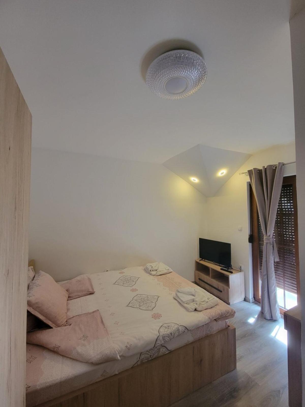 Eleon Motel Brezovice Bagian luar foto