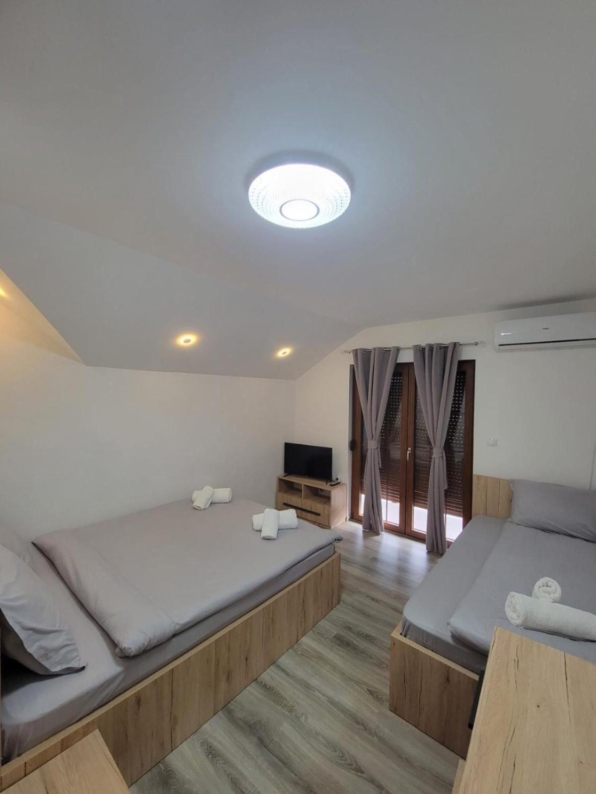 Eleon Motel Brezovice Bagian luar foto