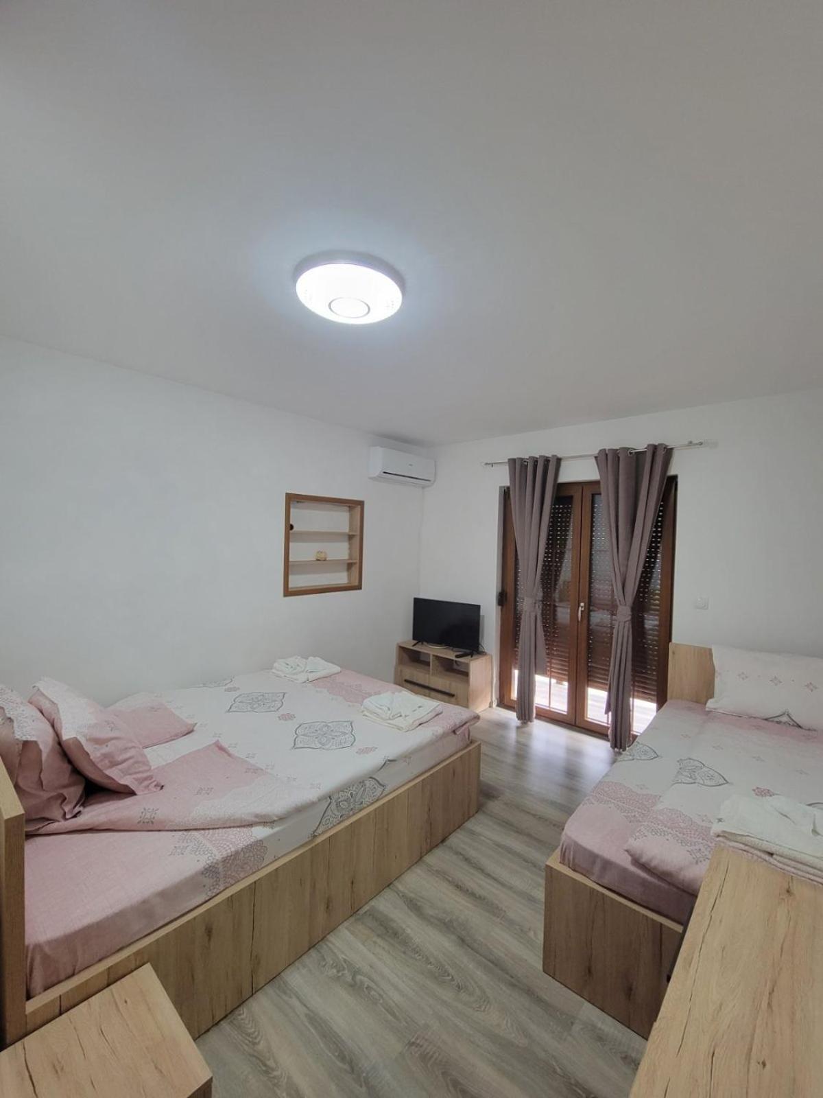 Eleon Motel Brezovice Bagian luar foto