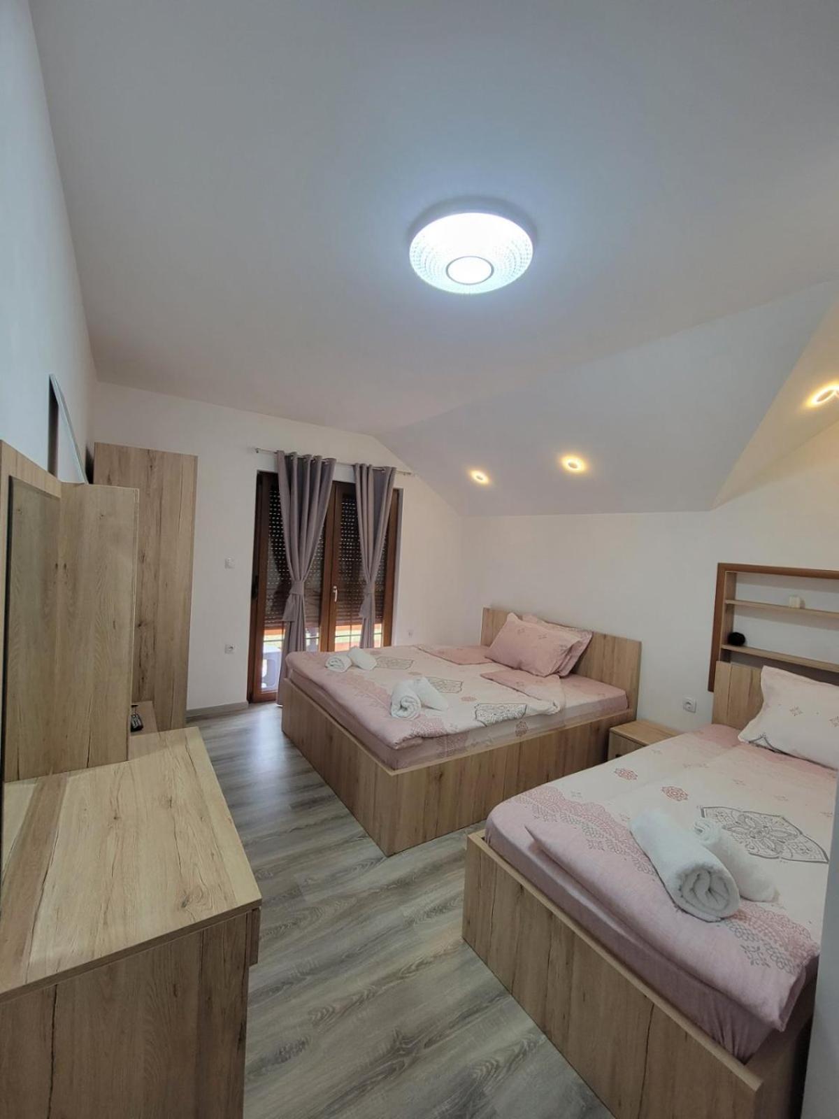 Eleon Motel Brezovice Bagian luar foto